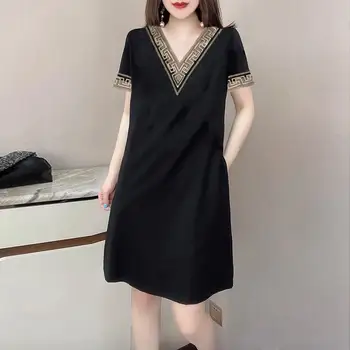 2023 nyár Új koreai laza üreges patchwork V-nyakú csipke rövid ujjú fekete All-match zsebek Midi ruha női