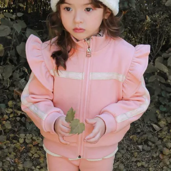 2023 Téli gyermekruházat Gyermek és lány divatos testhezálló szélű plüss pulóver alkalmi kabát Divatos és sokoldalú