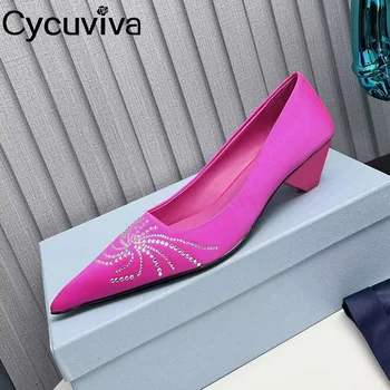Designer hímző kristályszivattyúk Spring márka tüskés sarkú cipő női cipő Point Toe Satin ruha cipő nőknek Sandalias Mujer