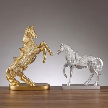 Golden Steed Állati figurák Nappali iroda Otthoni kézművesség Dektop Oraments Ló bölcs siker Gyanta Szobor dekoráció Ajándékok