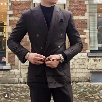 Klasszikus barna öltöny férfiaknak Dupla mellű üzleti bőlegény esküvői vőlegény Tuxedo Slim Fit 2 részes szett kabát nadrág jelmez Homme
