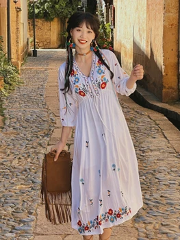 Nyár új női retro nemzeti stílusú nehézipari hímzés laza húzózsinór V-nyakú ruha ünnepi hosszú ruha