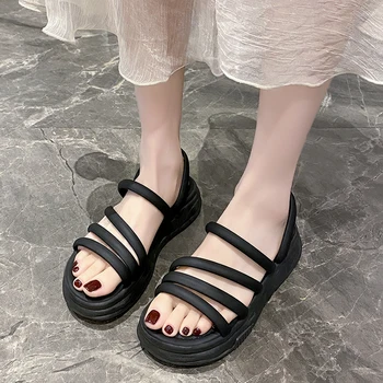 Női cipők 2023 Hot Sale kerek orrú női szandál Nyár Új tömör kukucskáló lábujj lapos szandál Zapatos Para Damas En Oferta
