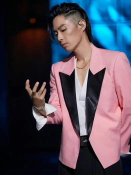 Pink Patchwork Slim Fit rövid öltöny férfi énekesnek Színpadi előadás modell Kifutópálya Jóképű divatkabát Oversize S-3XL