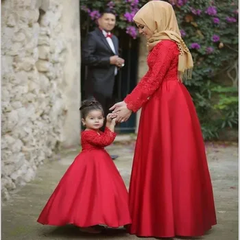 Piros hosszú estélyi ruhák bulihoz 2023 ujjak A vonalas szatén csipke rátétek muszlim formális estélyi anya és lánya báli ruhák